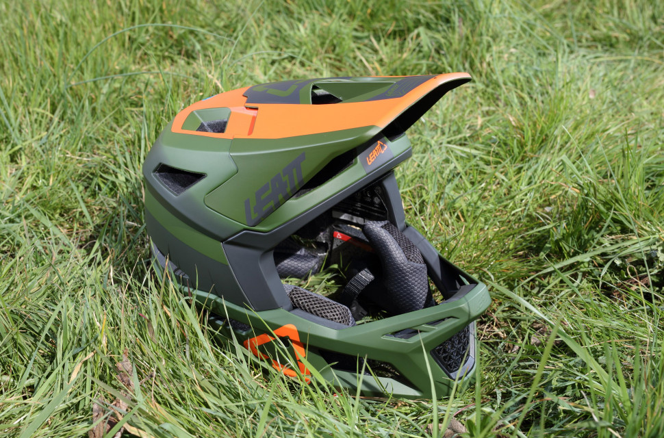 Leatt DBX 4.0 V20.1 helmet review off road.cc